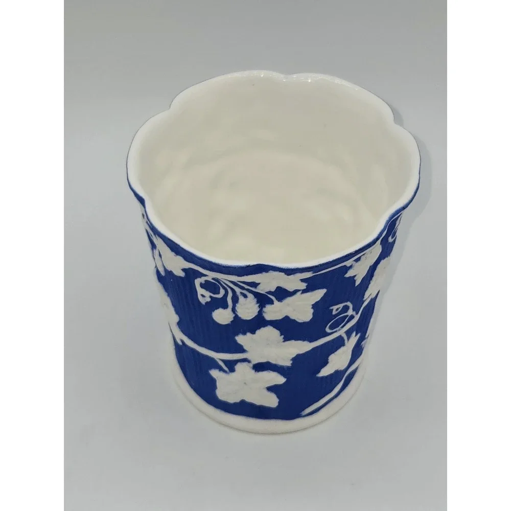 MMA Metropolitan Museum of Art‎ Blue White Relief Ivy Vine Cachepot Planter